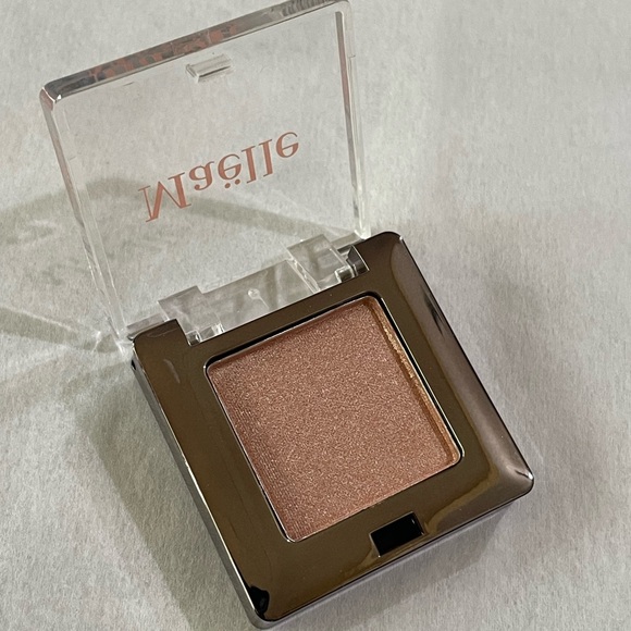 4/$25 Maelle Pink Diamond Eyeshadow *New* - Picture 2 of 5